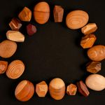 Geometric shapes balancing in dark space